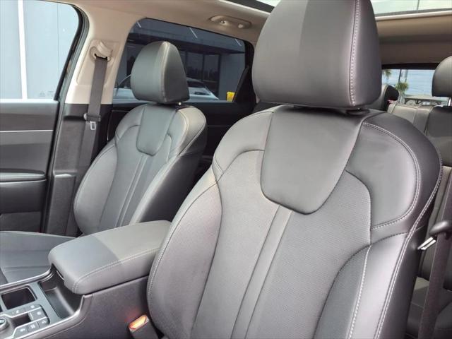 used 2025 Kia Sorento car, priced at $36,900