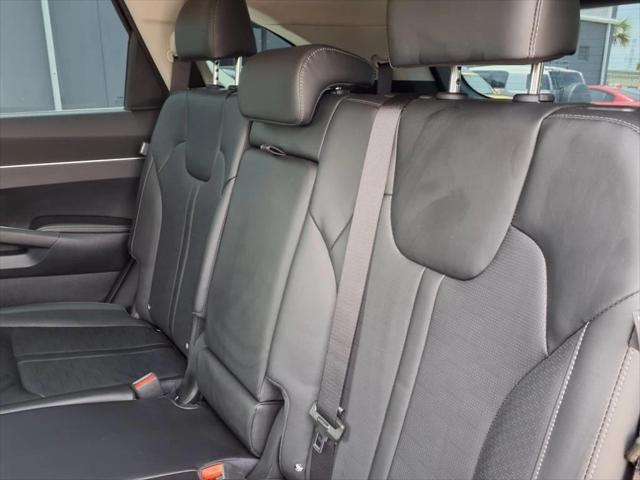 used 2025 Kia Sorento car, priced at $36,900