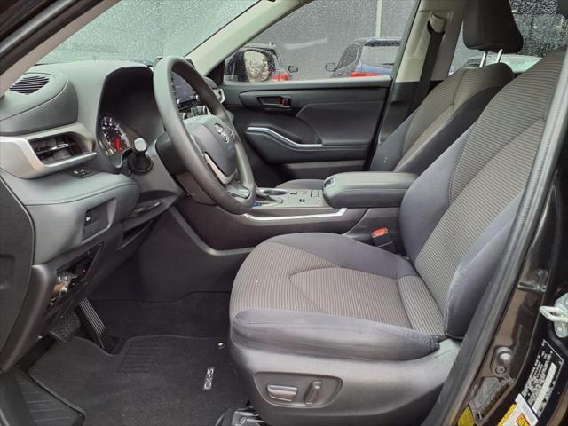 used 2022 Toyota Highlander car, priced at $28,700
