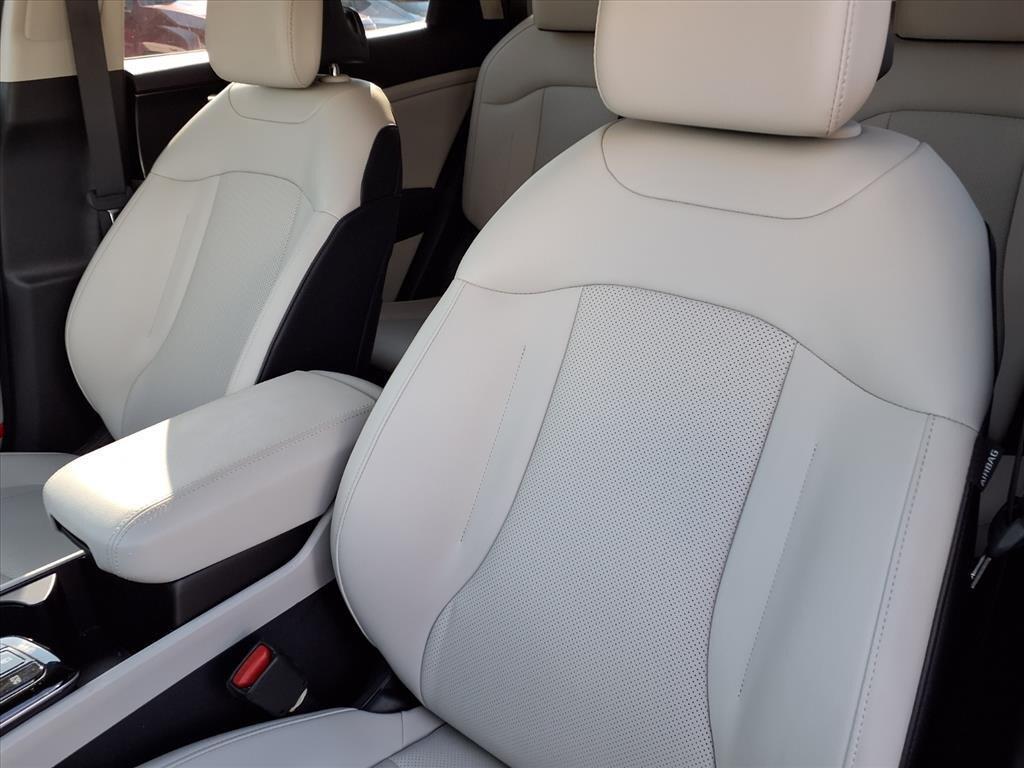 used 2025 Kia Sportage car, priced at $29,900