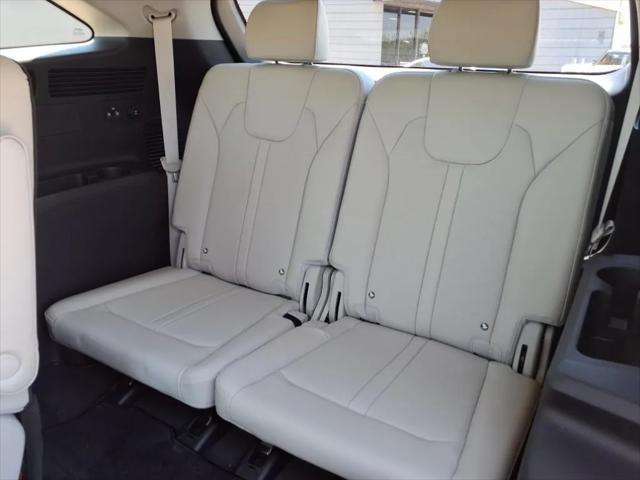 used 2025 Kia Sorento car, priced at $39,895
