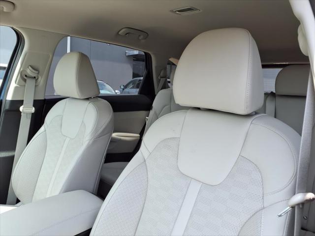 used 2025 Kia Sorento car, priced at $34,600