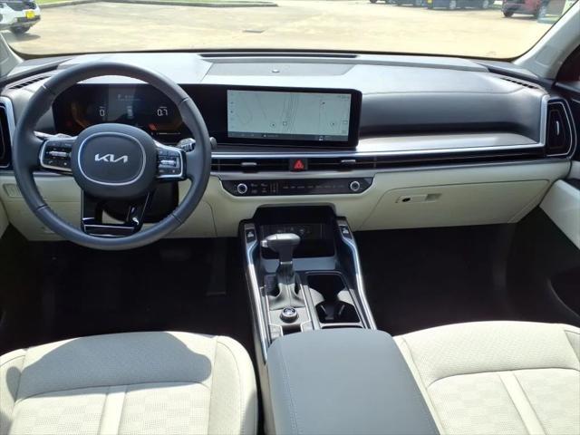 used 2025 Kia Sorento car, priced at $37,800