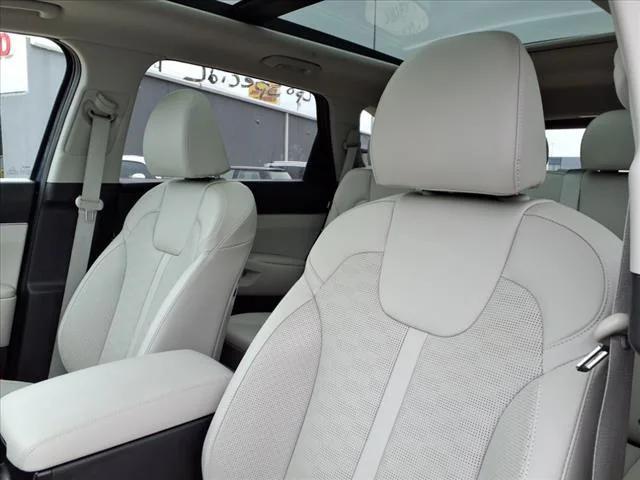 used 2024 Kia Sorento car, priced at $32,900