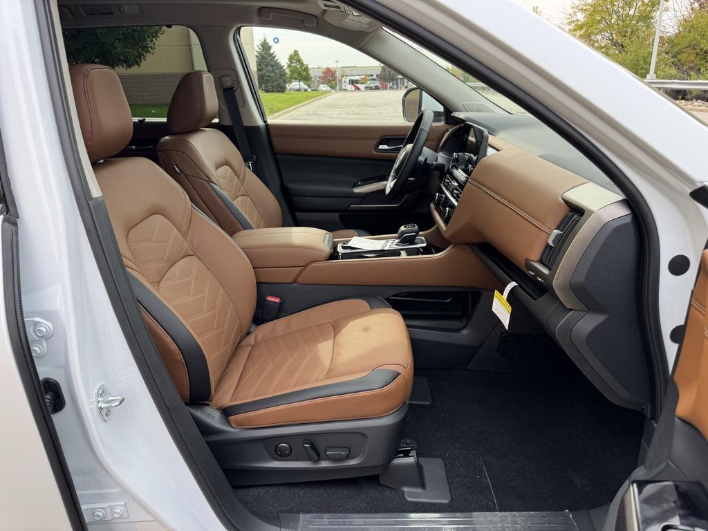 new 2025 Nissan Pathfinder car, priced at $45,959