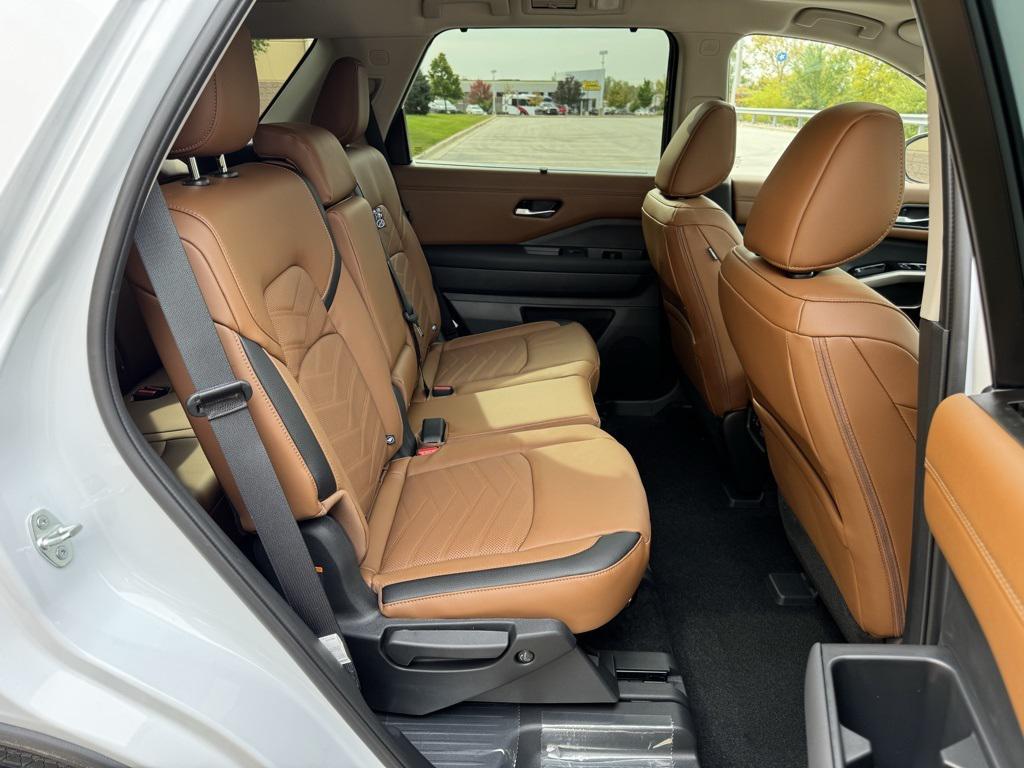 new 2025 Nissan Pathfinder car, priced at $45,959