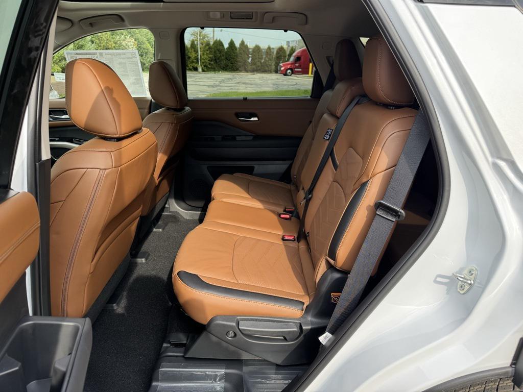 new 2025 Nissan Pathfinder car, priced at $45,959