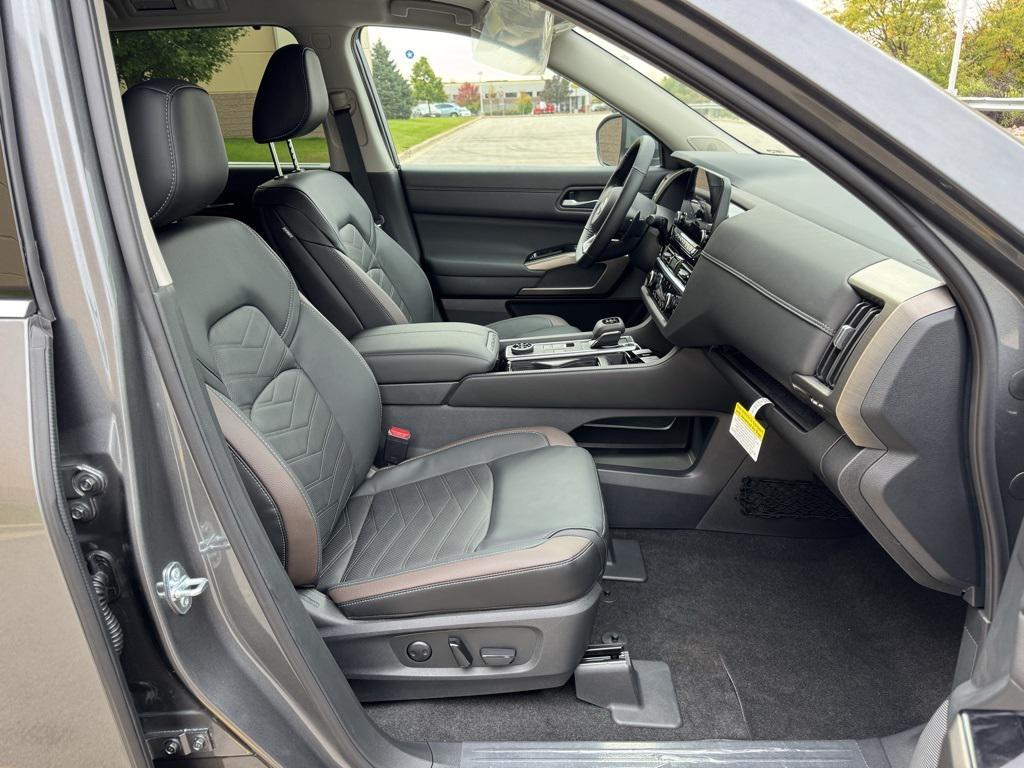 new 2025 Nissan Pathfinder car, priced at $49,495