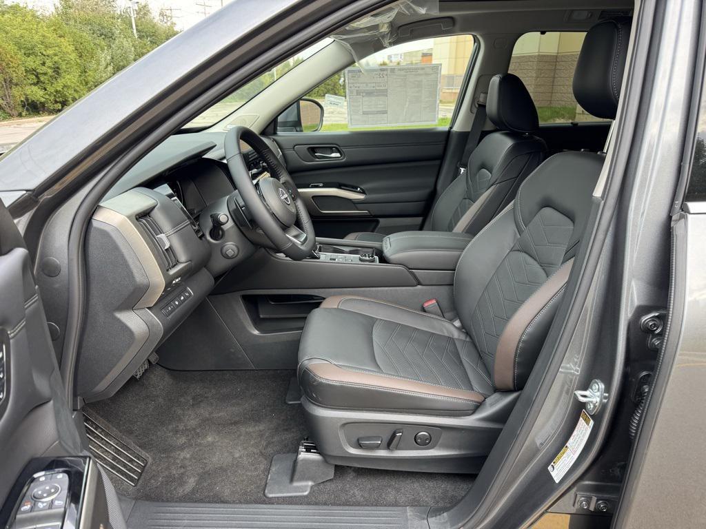 new 2025 Nissan Pathfinder car, priced at $49,495
