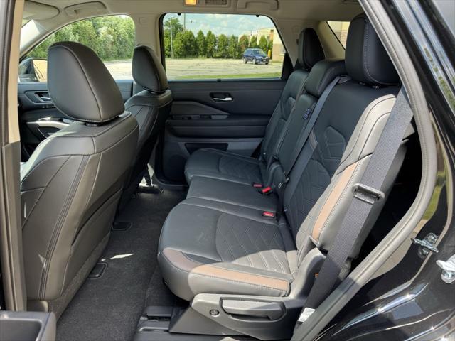 new 2025 Nissan Pathfinder car, priced at $48,981