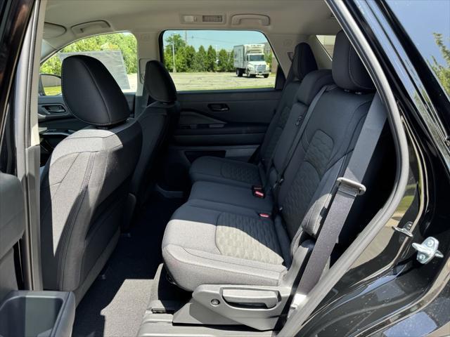 new 2025 Nissan Pathfinder car, priced at $41,586