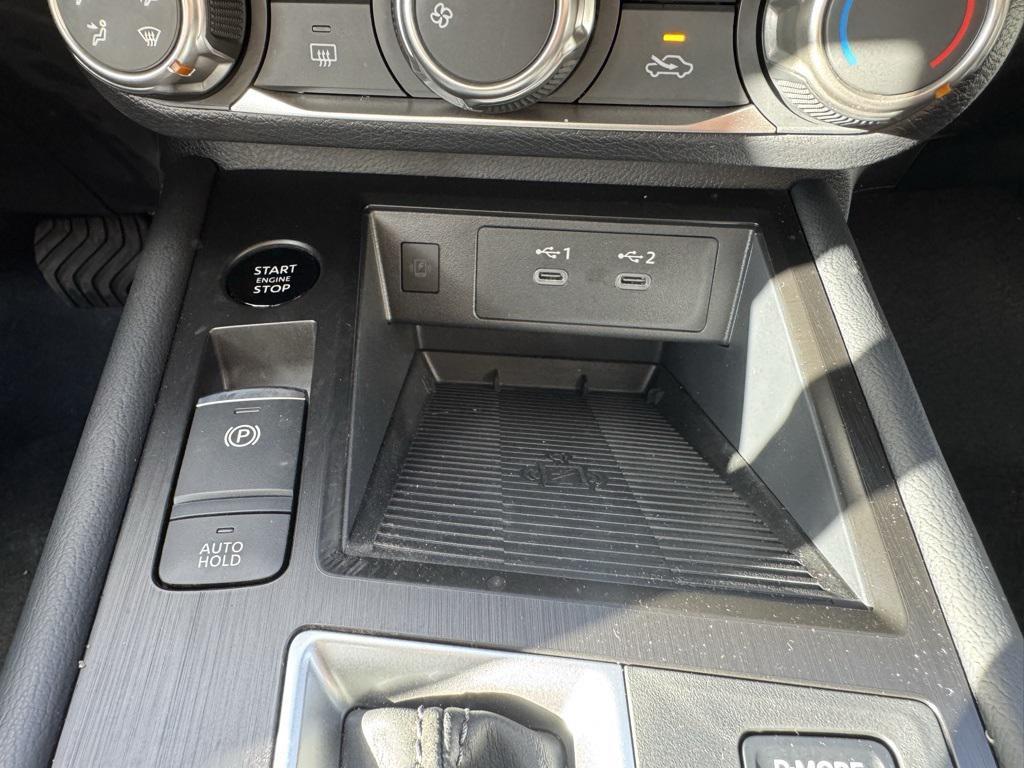 new 2025 Nissan Kicks car, priced at $26,168