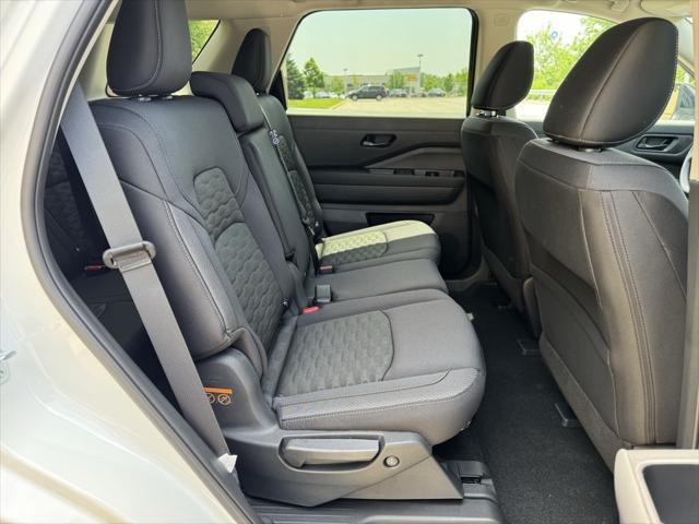 new 2025 Nissan Pathfinder car, priced at $38,428