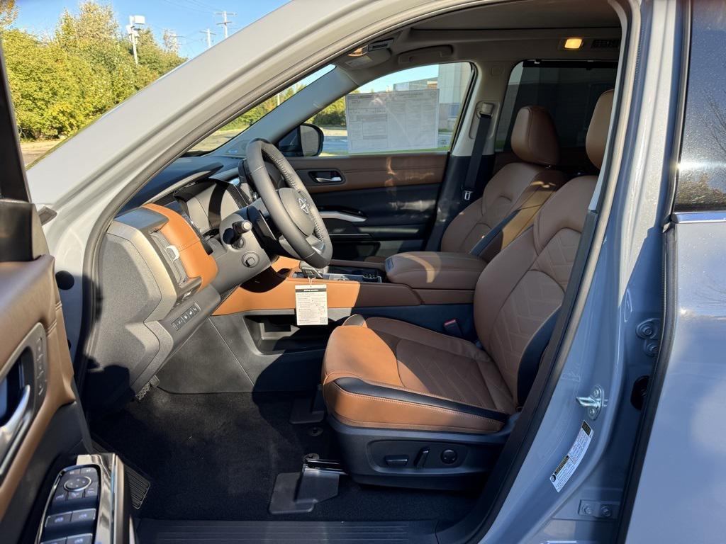 new 2025 Nissan Pathfinder car, priced at $46,051