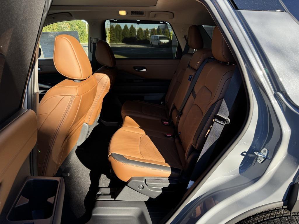 new 2025 Nissan Pathfinder car, priced at $46,051