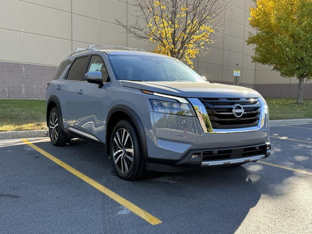new 2025 Nissan Pathfinder car, priced at $46,051