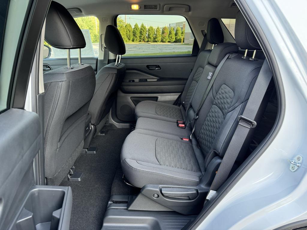 new 2025 Nissan Pathfinder car, priced at $35,876