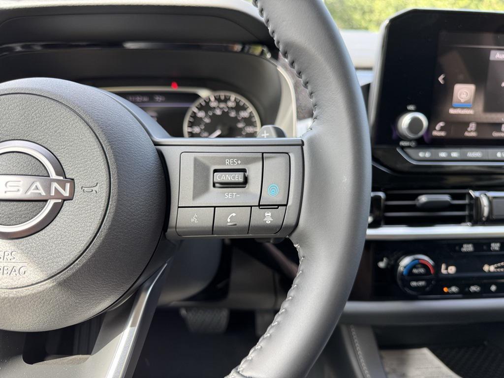 new 2025 Nissan Pathfinder car, priced at $40,930
