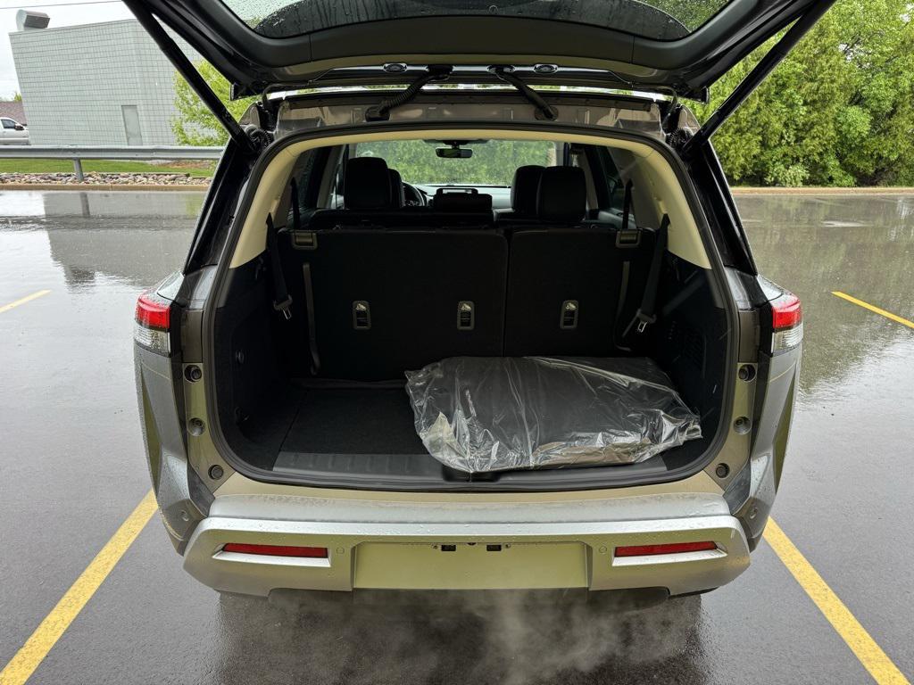 new 2025 Nissan Pathfinder car, priced at $44,462