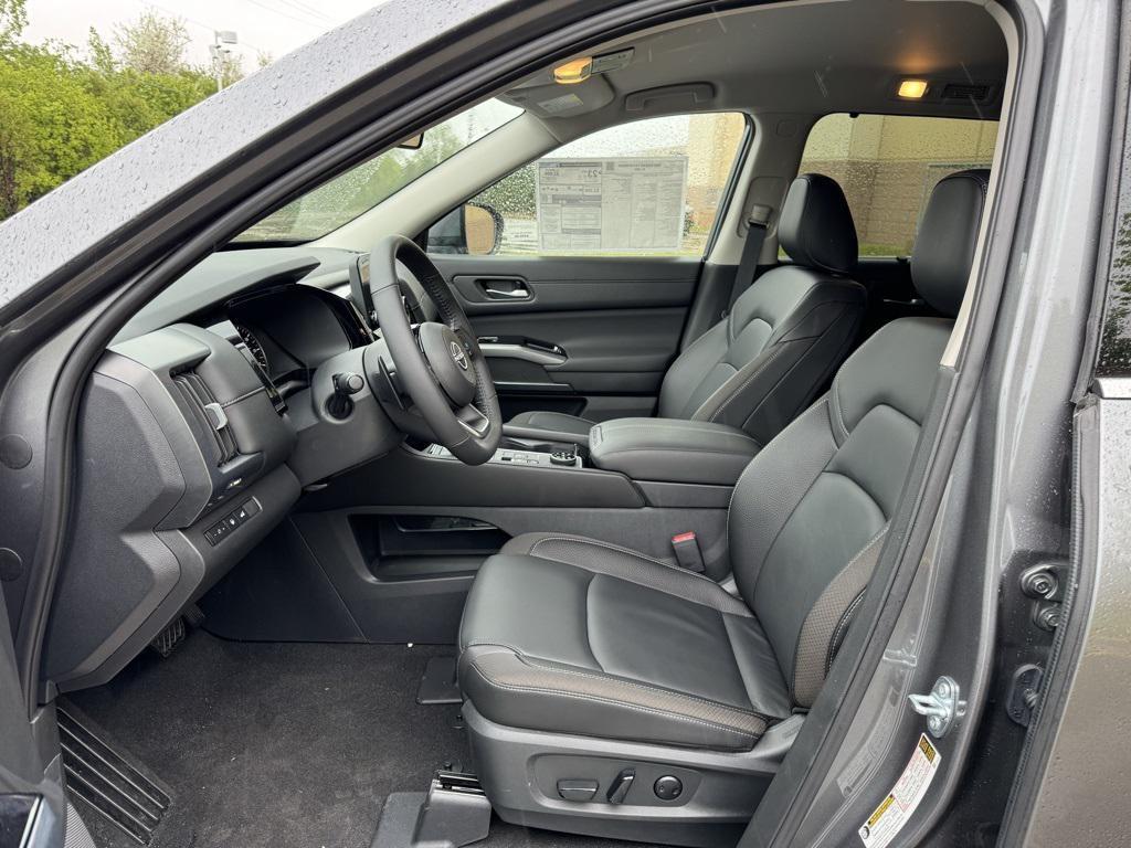 new 2025 Nissan Pathfinder car, priced at $44,462