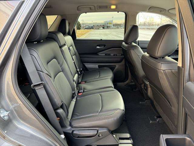 new 2025 Nissan Pathfinder car, priced at $44,280
