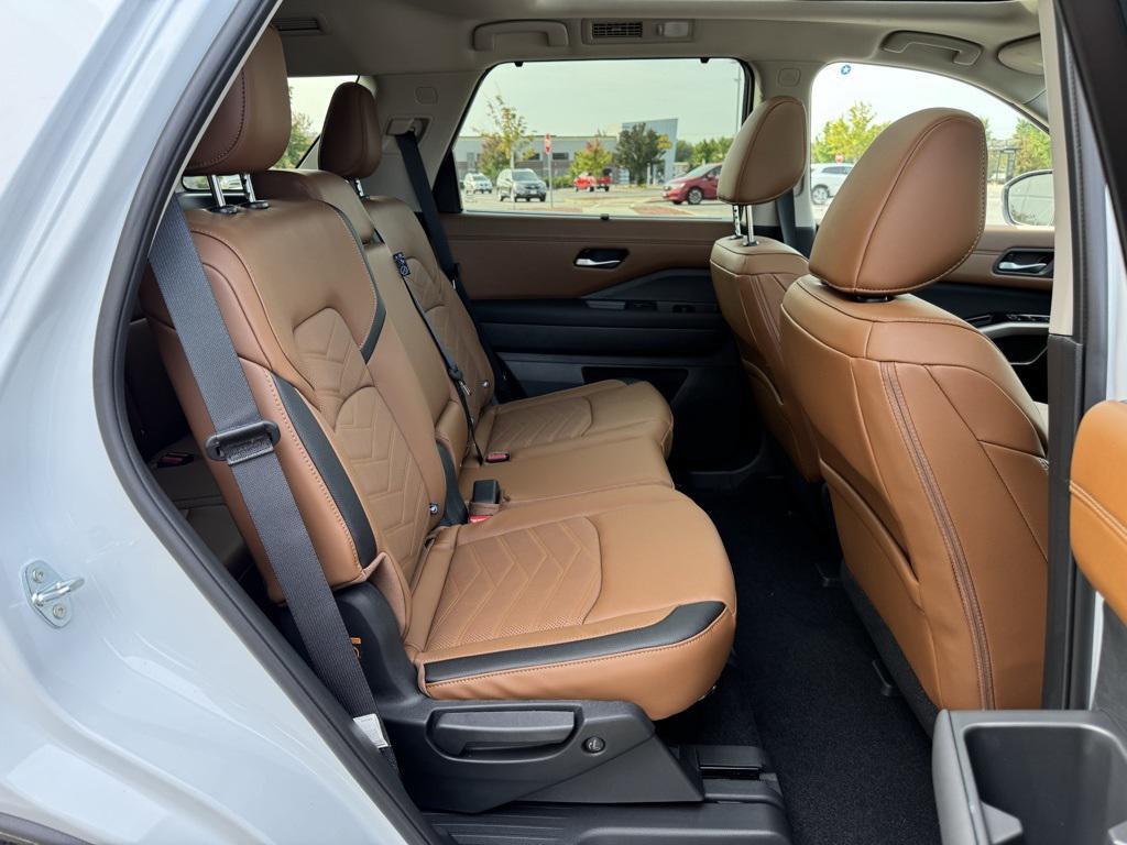 new 2025 Nissan Pathfinder car, priced at $50,859