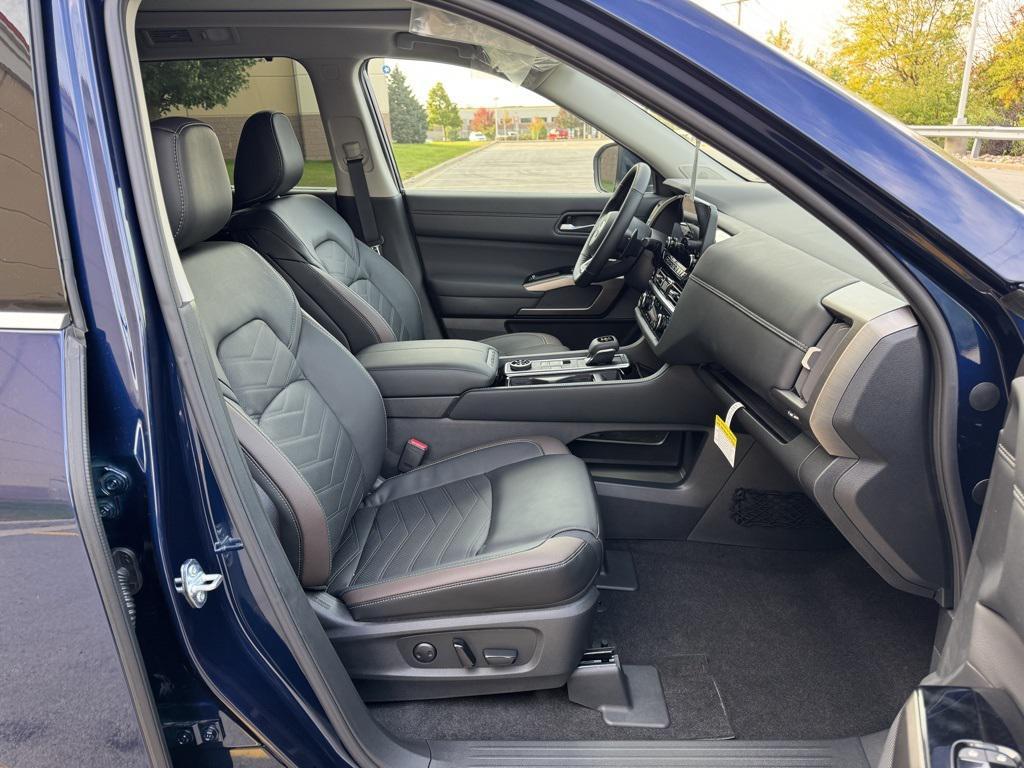 new 2025 Nissan Pathfinder car, priced at $46,540