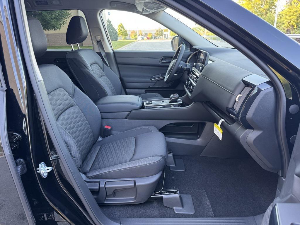new 2025 Nissan Pathfinder car, priced at $36,290
