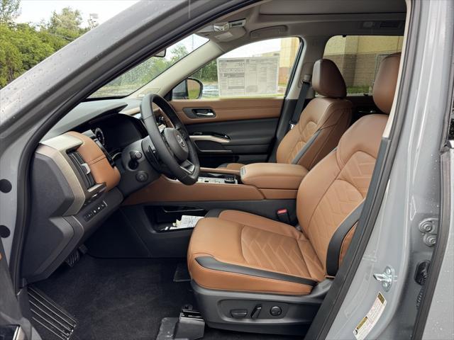 new 2025 Nissan Pathfinder car, priced at $49,628