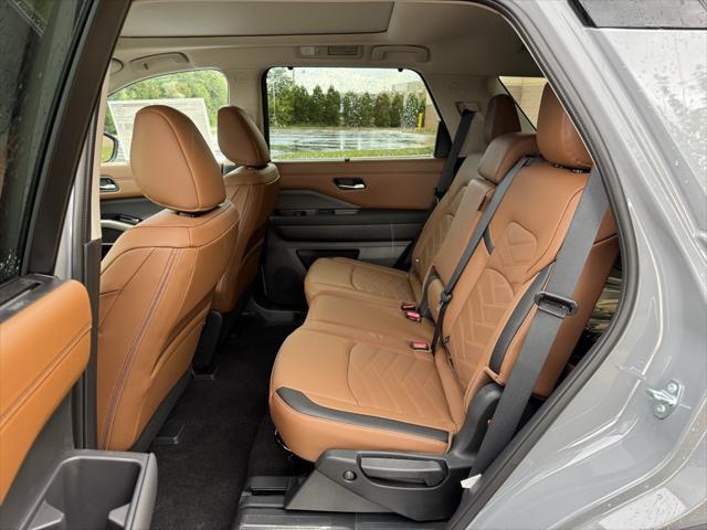 new 2025 Nissan Pathfinder car, priced at $49,628