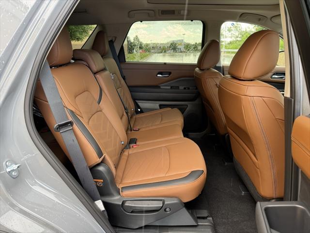 new 2025 Nissan Pathfinder car, priced at $49,628