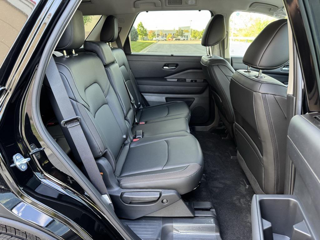 new 2025 Nissan Pathfinder car, priced at $39,418