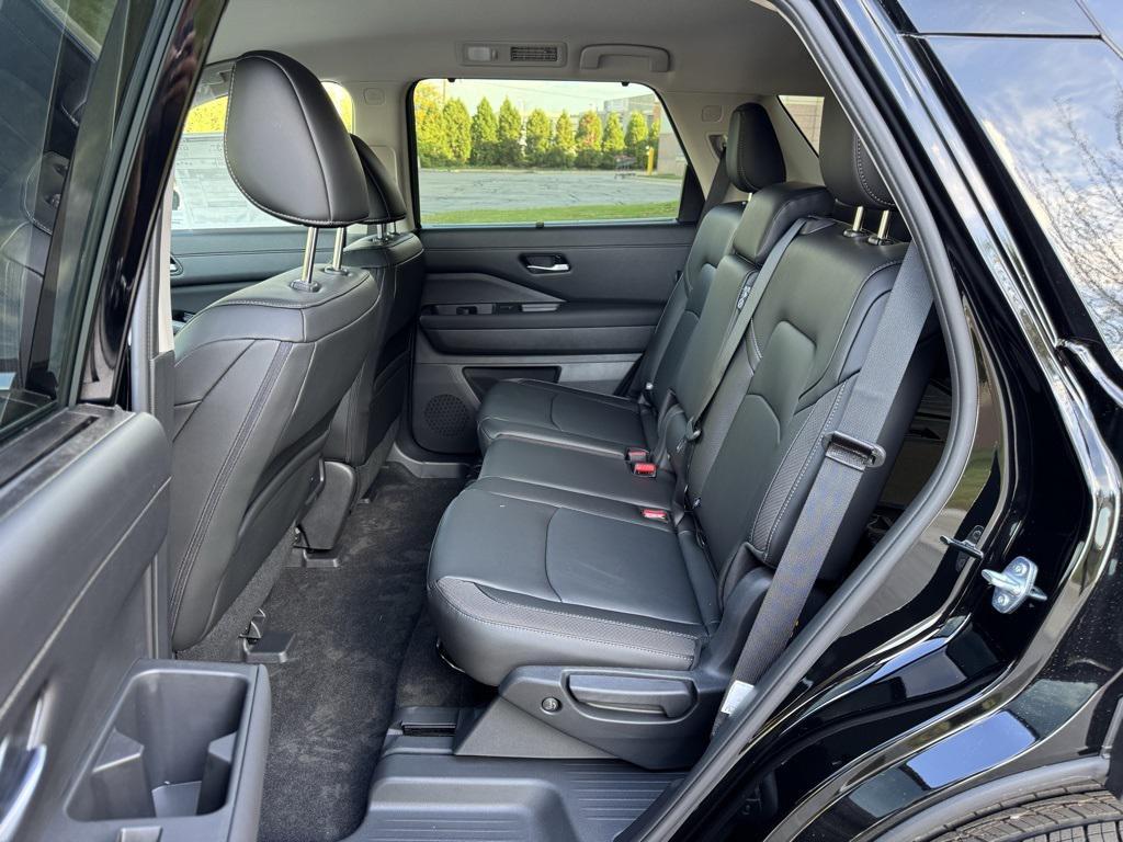 new 2025 Nissan Pathfinder car, priced at $39,418