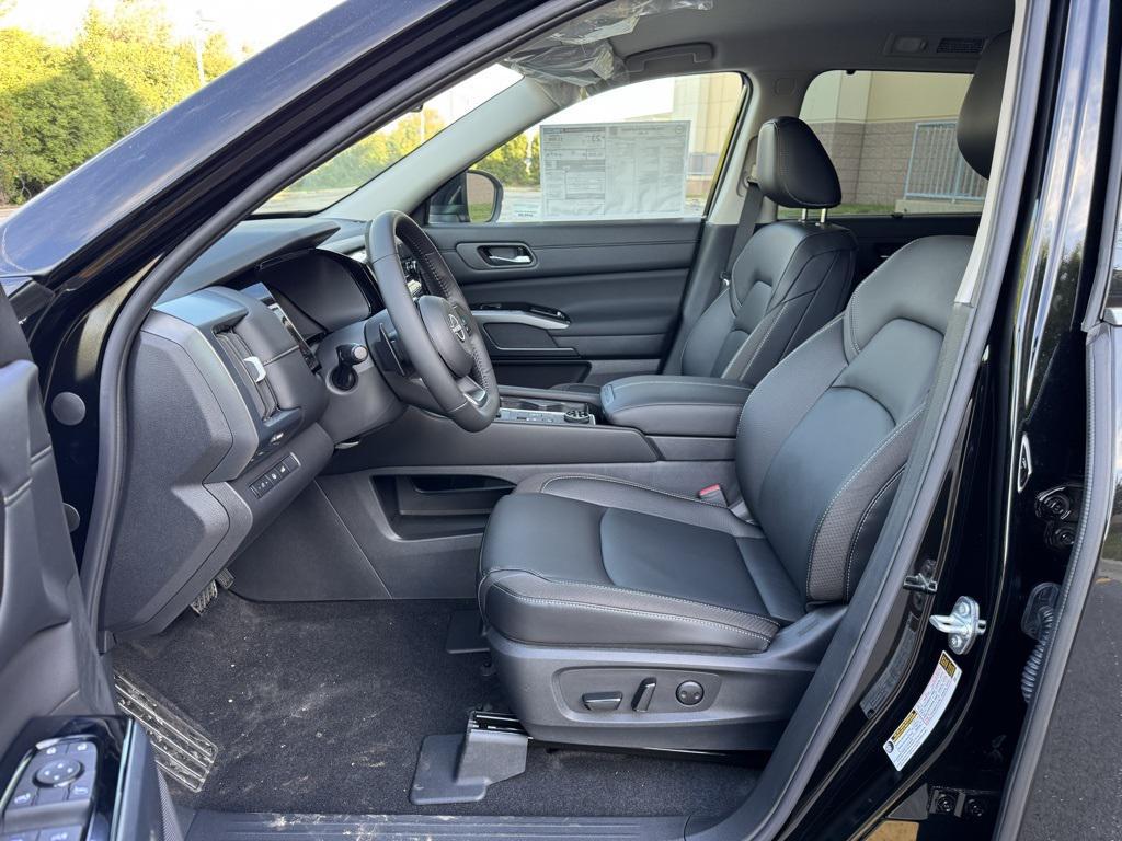 new 2025 Nissan Pathfinder car, priced at $39,418
