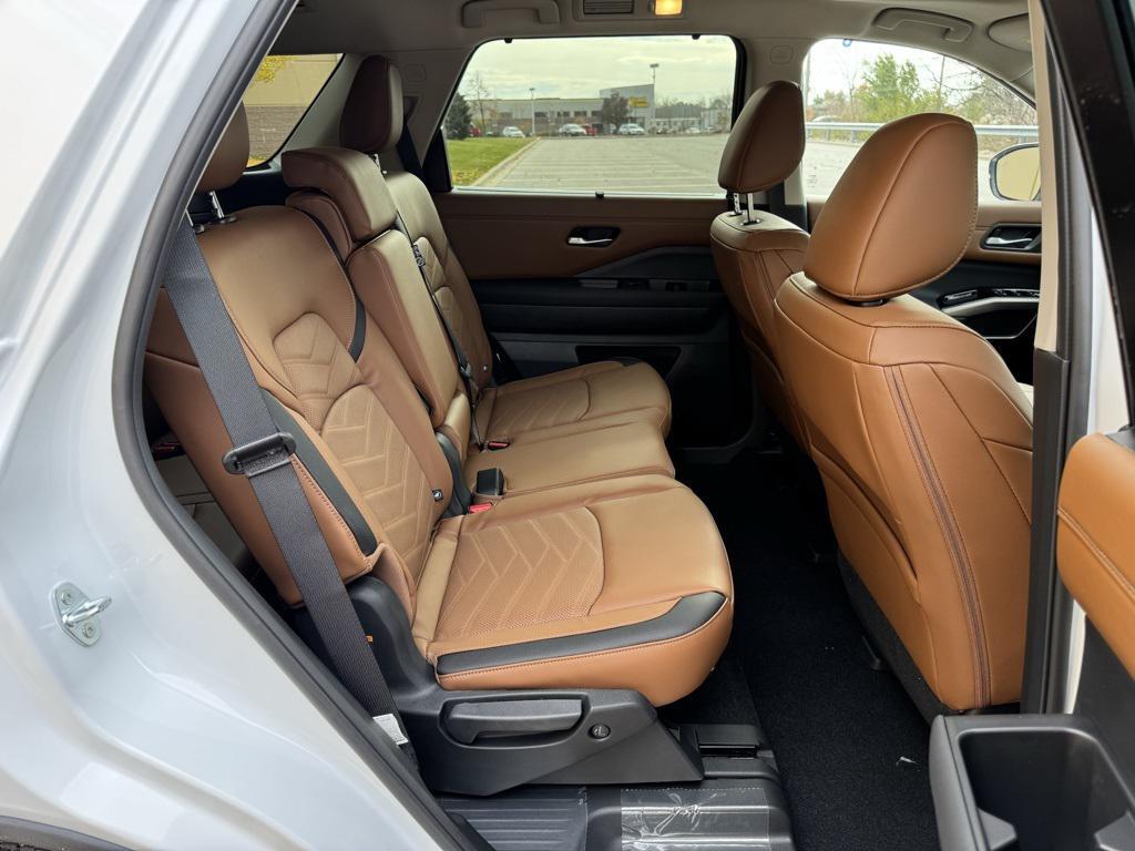 new 2025 Nissan Pathfinder car, priced at $46,051