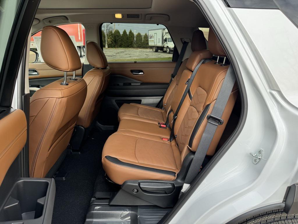 new 2025 Nissan Pathfinder car, priced at $46,051