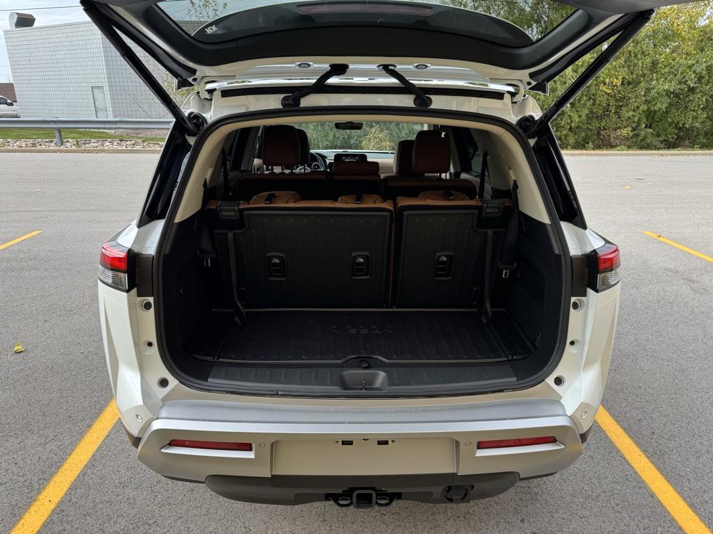 new 2025 Nissan Pathfinder car, priced at $46,051