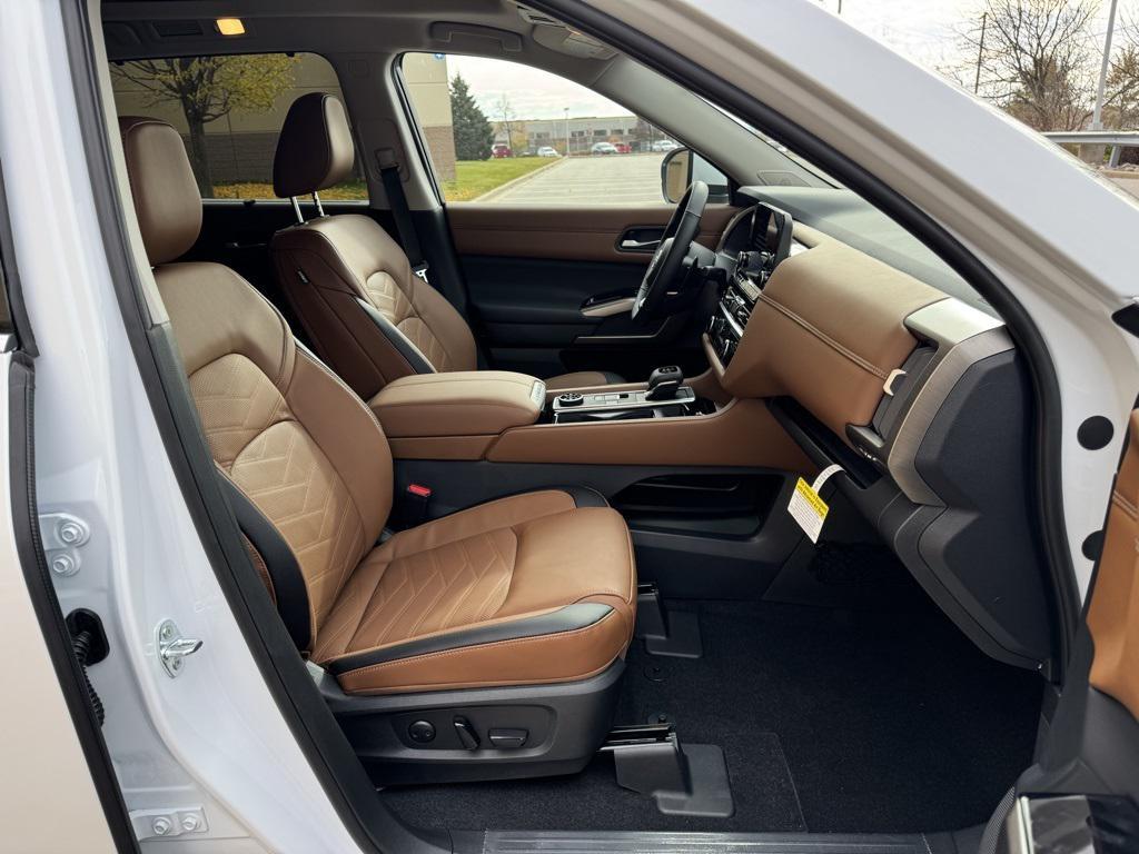 new 2025 Nissan Pathfinder car, priced at $46,051