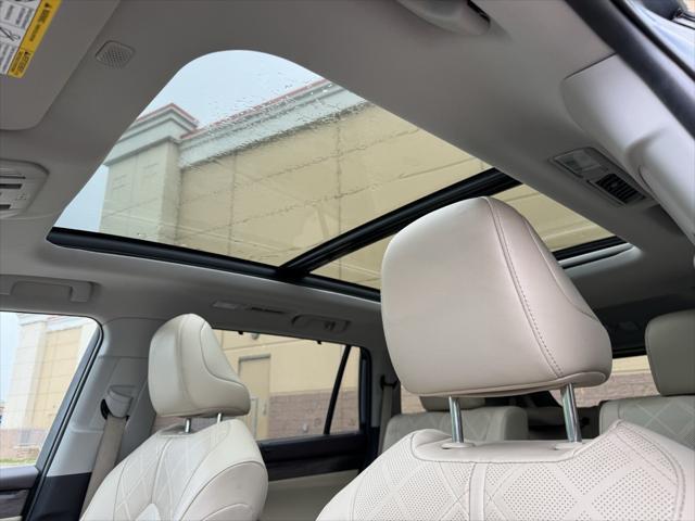 used 2021 Toyota Highlander car, priced at $37,997