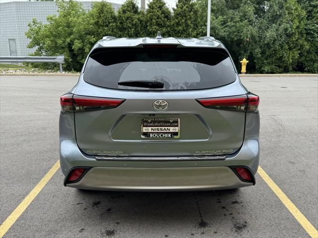 used 2021 Toyota Highlander car, priced at $37,997