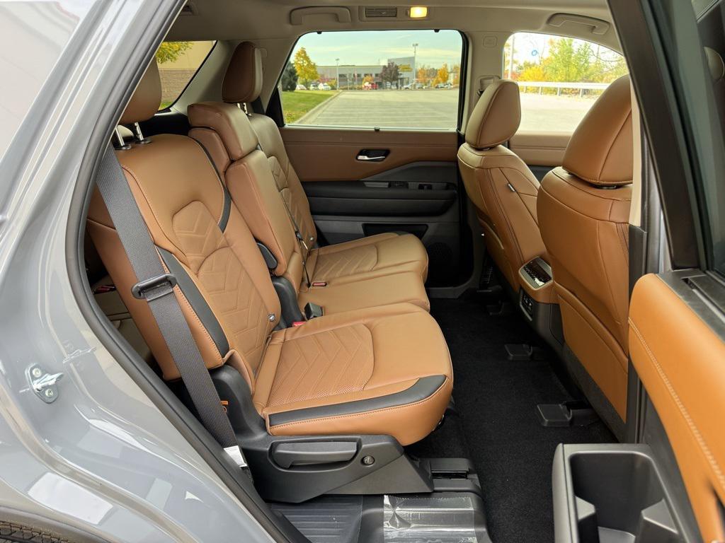 new 2025 Nissan Pathfinder car, priced at $46,051