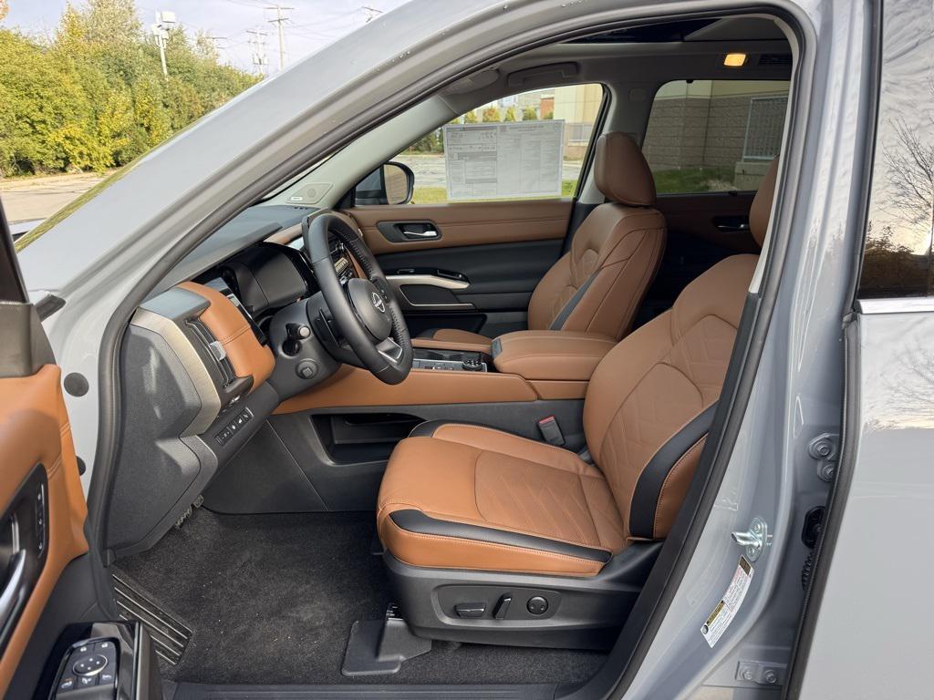 new 2025 Nissan Pathfinder car, priced at $46,051