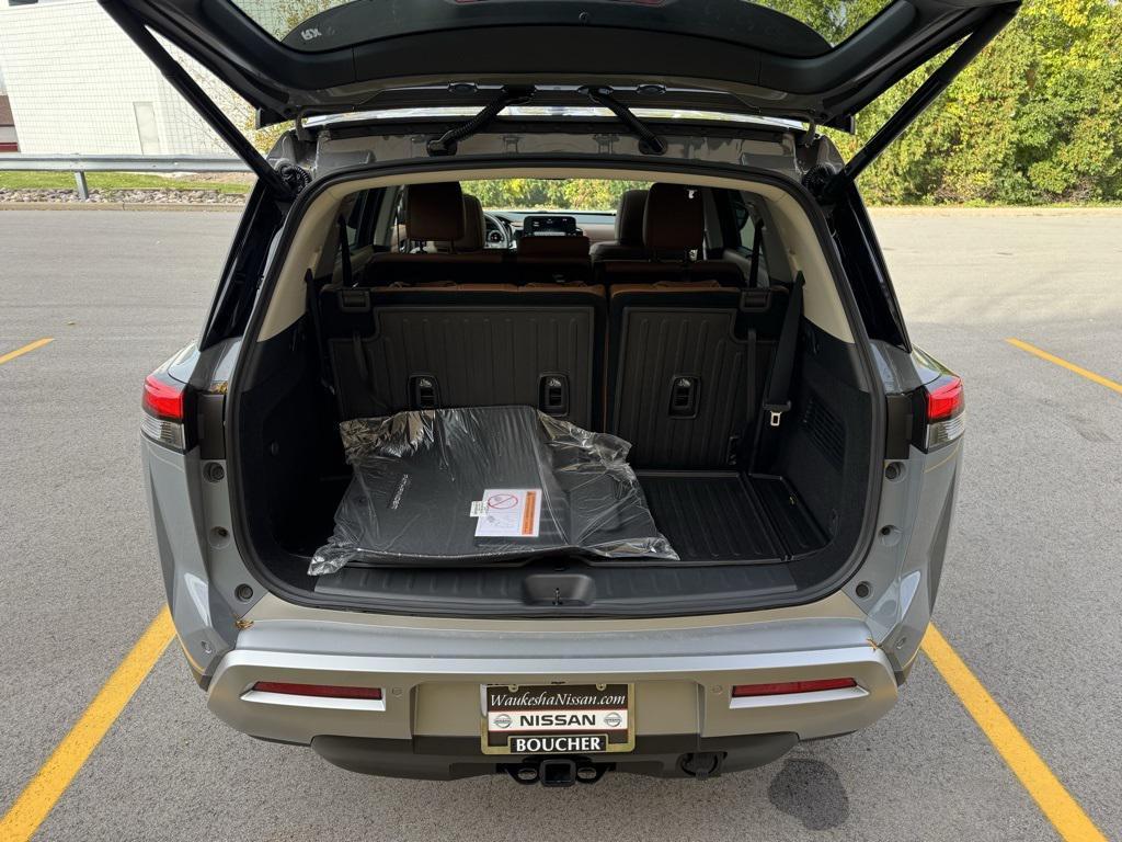 new 2025 Nissan Pathfinder car, priced at $46,051