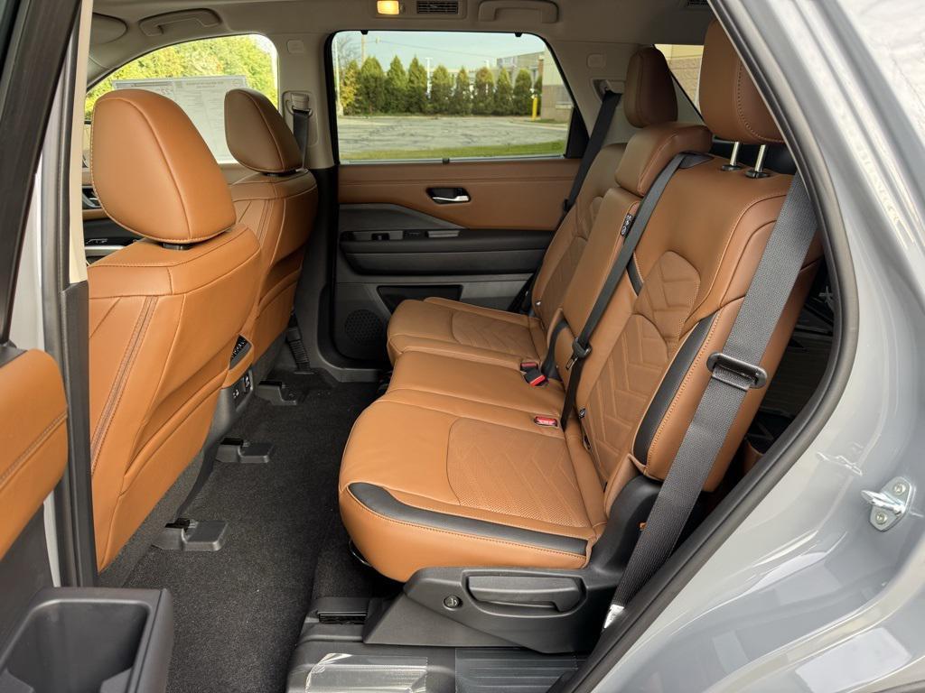 new 2025 Nissan Pathfinder car, priced at $46,051