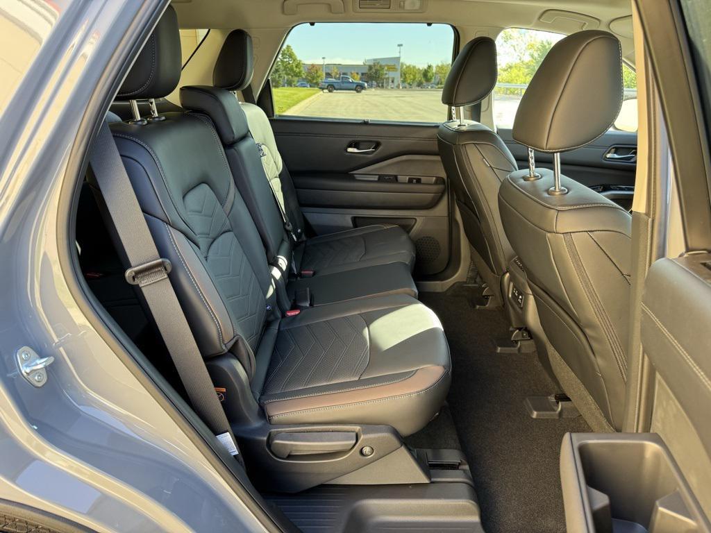 new 2025 Nissan Pathfinder car, priced at $47,410