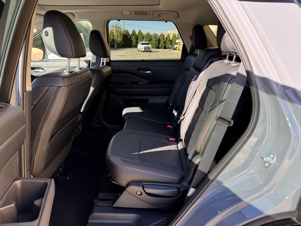 new 2025 Nissan Pathfinder car, priced at $47,410