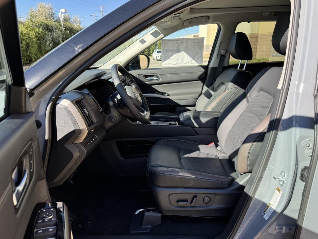 new 2025 Nissan Pathfinder car, priced at $47,410