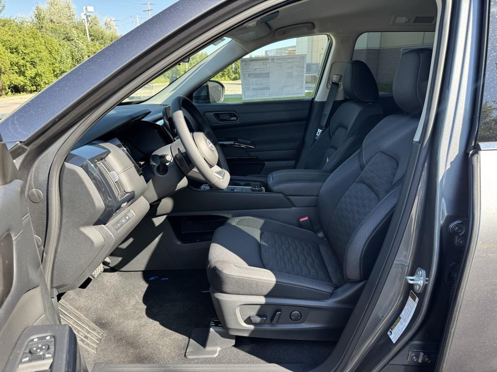 new 2025 Nissan Pathfinder car, priced at $41,028