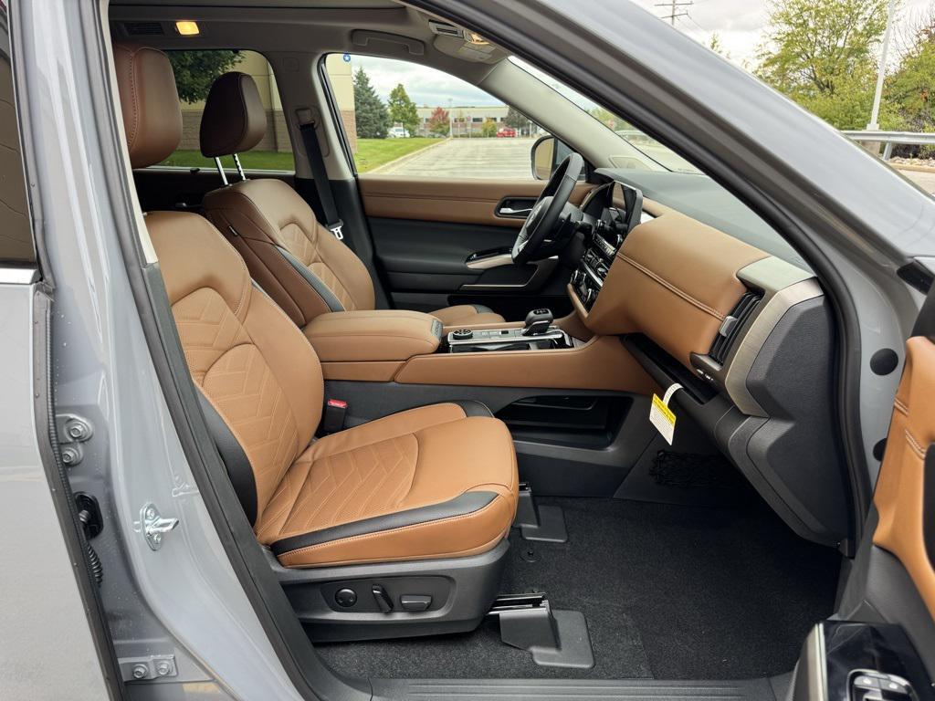 new 2025 Nissan Pathfinder car, priced at $49,795