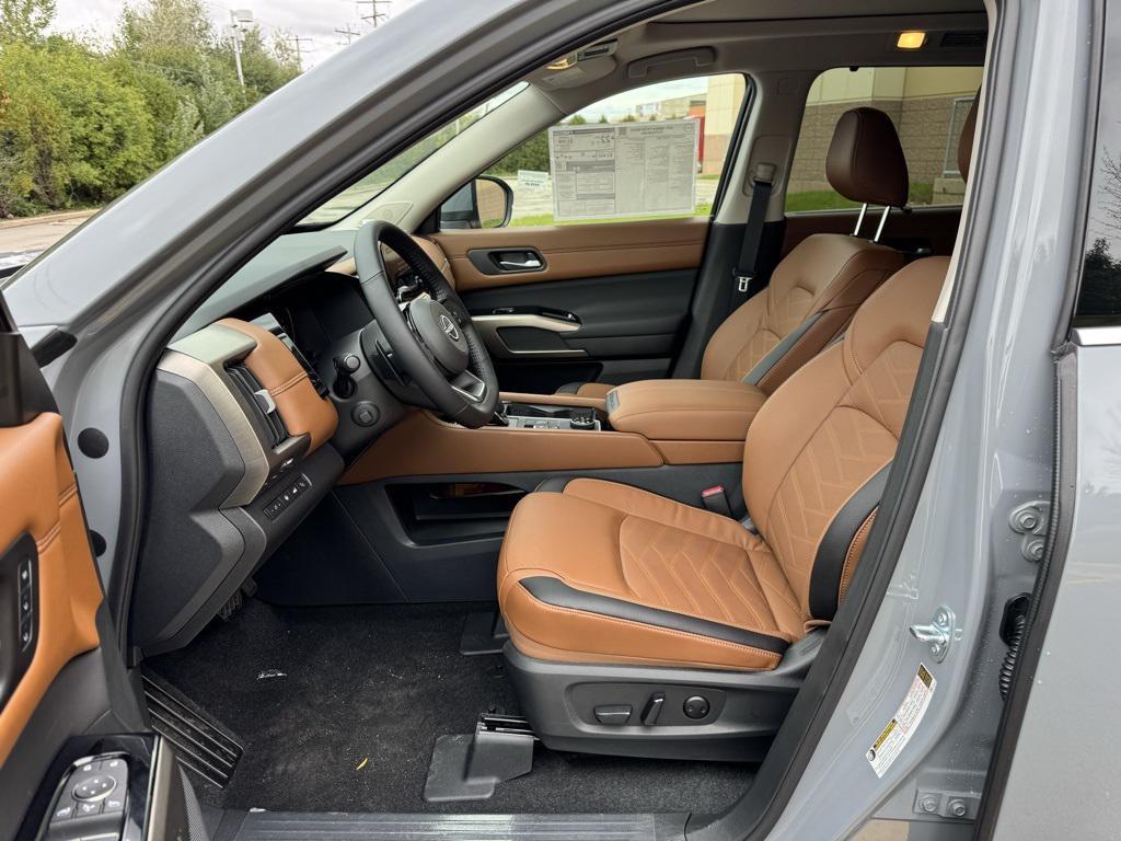new 2025 Nissan Pathfinder car, priced at $49,795